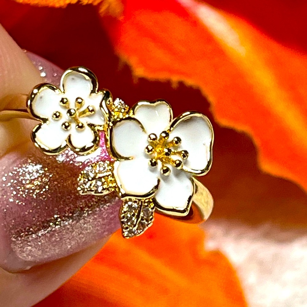 Gold and White enamel and rhinestone Floral Ring